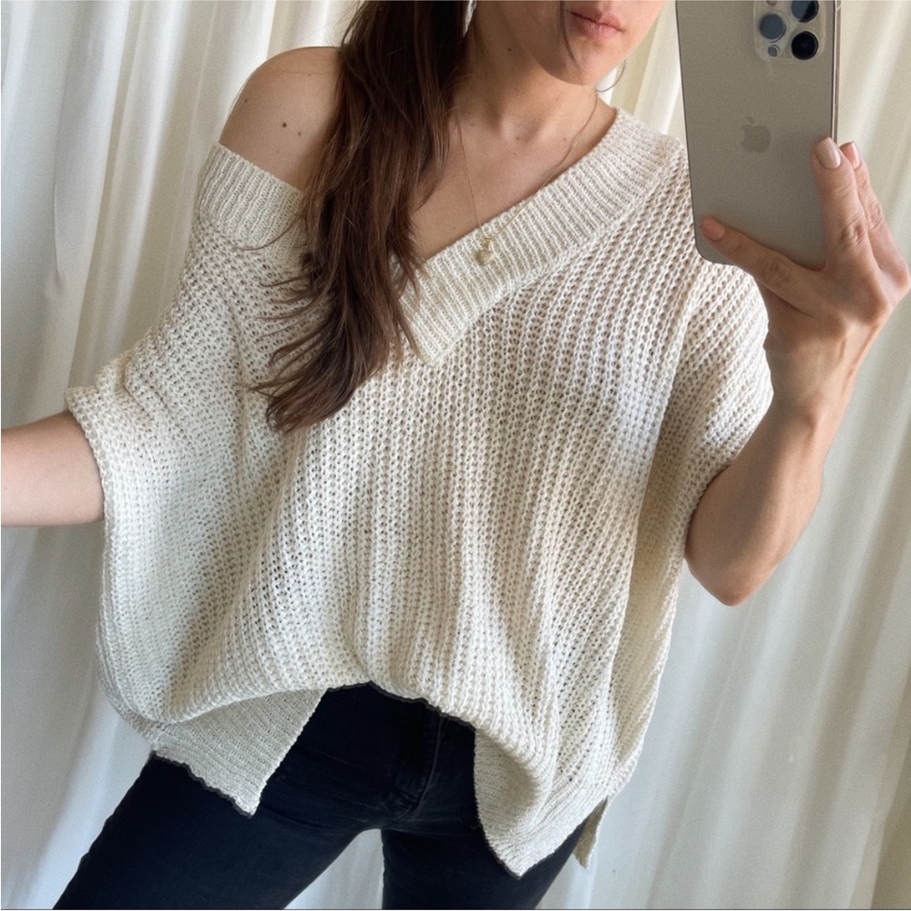Cream Oversized V-Neck Knit Sweater Relaxed Fit Women’s Size S/M